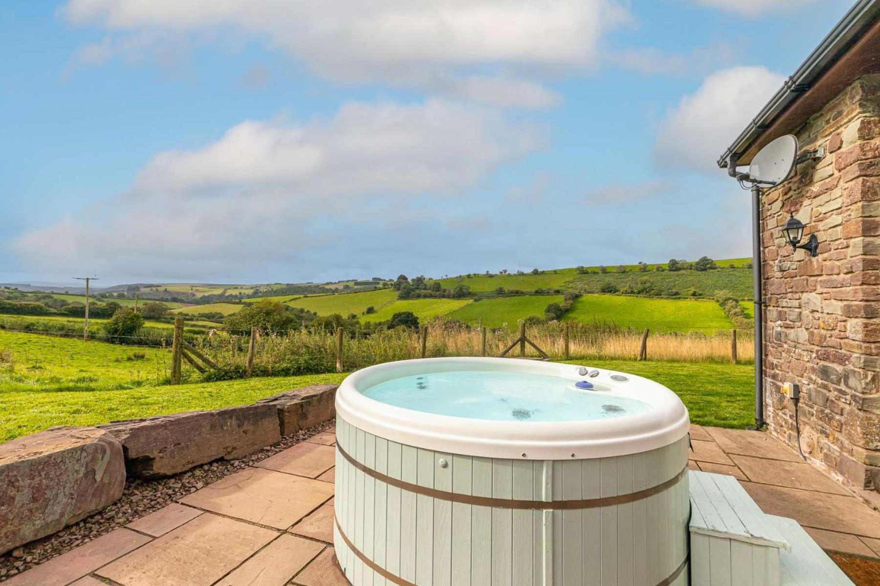 Hilltop View With Hot Tub Brecon Exterior foto